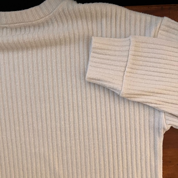 Aritzia Wilfred Free long sleeve shirt / sweater - Picture 4 of 10